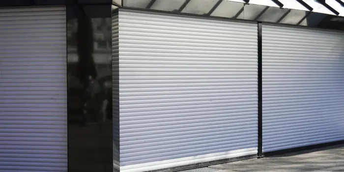 Roller shutter door